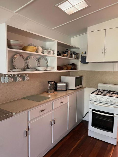 Samantha - Accommodation Gladstone 1
