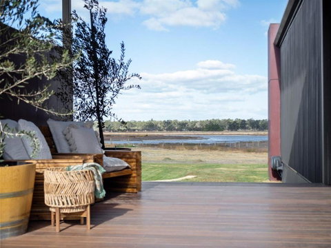 Samphire Chalet Peppermint - Accommodation Gladstone 2