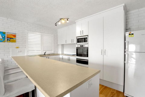 San Clemente U1 - 24 Orvieto Terrace, - Accommodation Gladstone 2