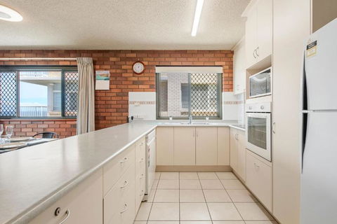 San Clemente Unit 4 24 Orvieto Terrace - Accommodation Gladstone 2