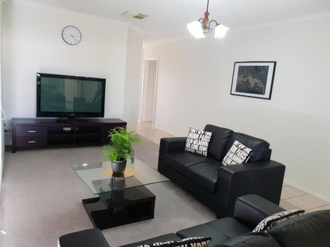 SAN Mateo - Accommodation Gladstone 1
