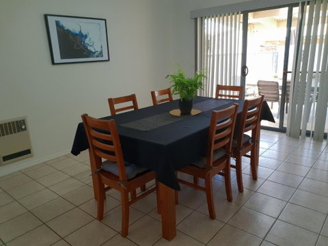SAN Mateo - Accommodation Gladstone 2