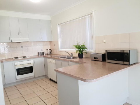 SAN Mateo - Accommodation Gladstone 3