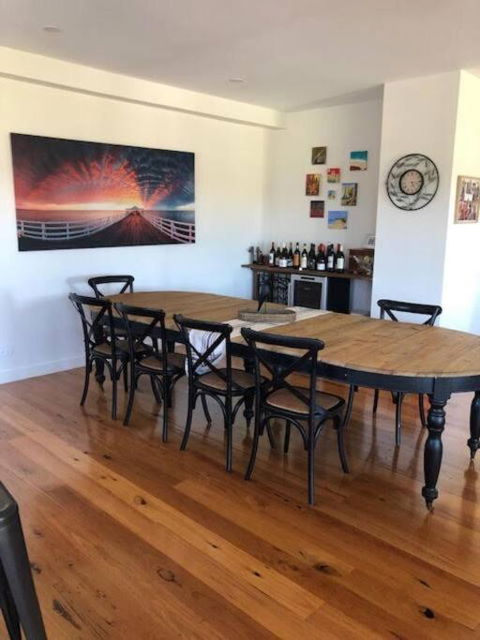 Sanary A Modern Beach Home In Martha Cove - Accommodation Gladstone 3