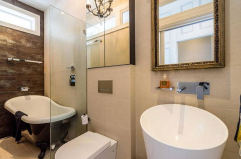 Sanctuary At The Rocks - Accommodation Gladstone 3