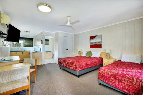 Sanctuary Lakes Fauna Retreat - Accommodation Gladstone 3