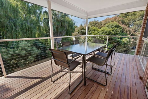 Sanctuary - Accommodation Gladstone 2