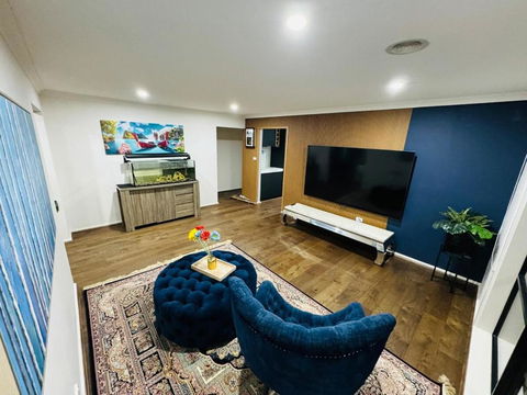 Sanctuary Lakes Holiday House - Accommodation Gladstone 0