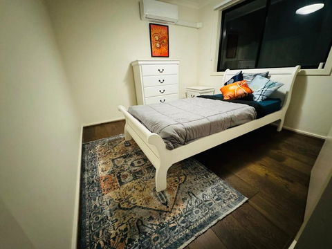 Sanctuary Lakes Holiday House - Accommodation Gladstone 2