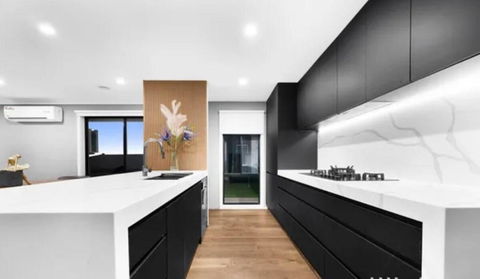 Sanctuary Lakes Holiday House - Accommodation Gladstone 3