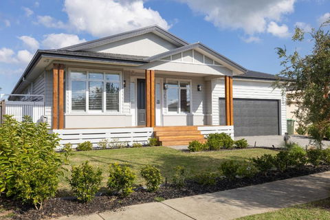 Sanctuary Of Hope By Ready Set Stay - Cowes - Accommodation Gladstone 0