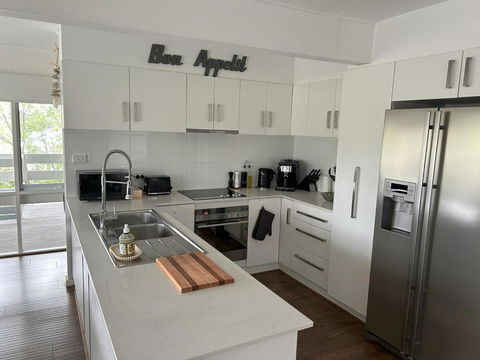 Sanctuary On Toagara With Spa And Heated Pool - Accommodation Gladstone 1