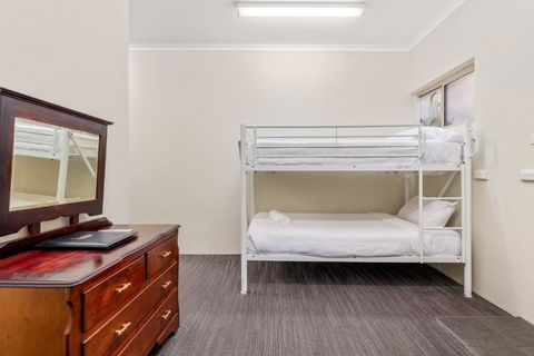 Sanctuary Resort Motor Inn - Accommodation Gladstone 2