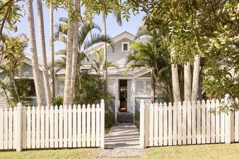 Sanctuary Spaces - Kia Ora Byron - Accommodation Gladstone 1