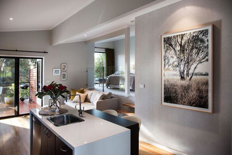 Sanctum - Accommodation Gladstone 2