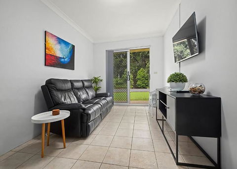 Sand And Sea 3 - Accommodation Gladstone 3