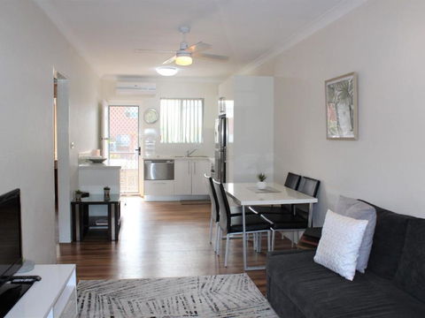 Sand Sea 5 - Accommodation Gladstone 2