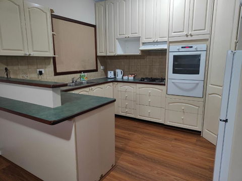 S&S Guest House - Accommodation Gladstone 3