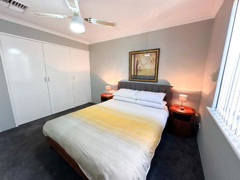 Rockingham Palace - Accommodation Gladstone 0