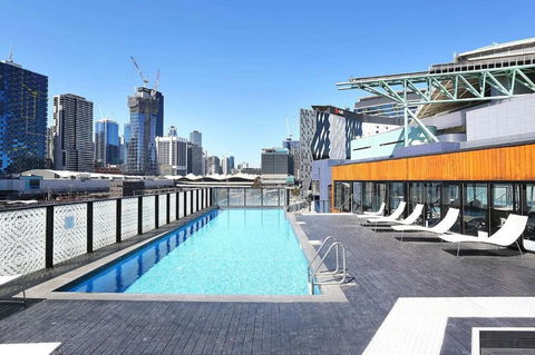 Rooftop Pool Stunning Apt At Marvel Stadium With Free Parking - Accommodation Gladstone 2