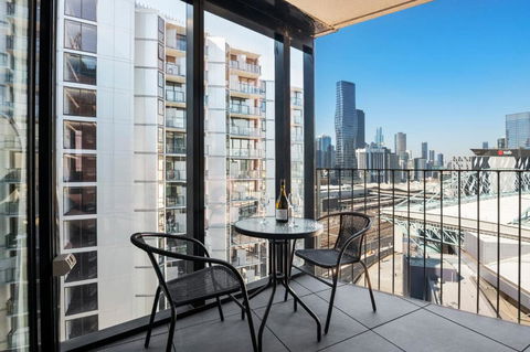Rooftop Pool Stunning Apt At Marvel Stadium With Free Parking - Accommodation Gladstone 3