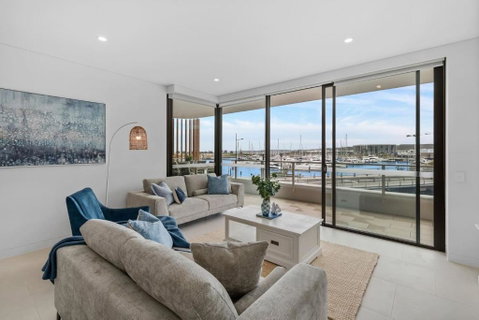 Sailview Escape - A Tranquil Marina Hideaway - Accommodation Gladstone 0