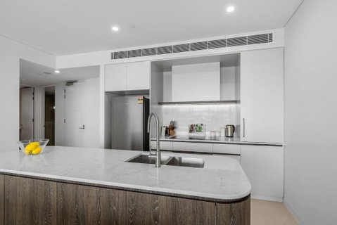 Sailview Escape - A Tranquil Marina Hideaway - Accommodation Gladstone 2