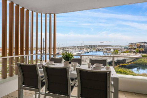 Sailview Escape - A Tranquil Marina Hideaway - Accommodation Gladstone 3