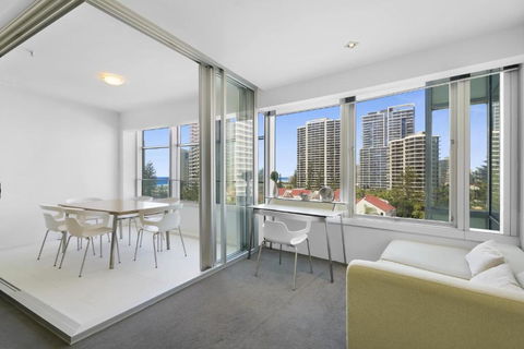 Scenic 2-Bed With Pool, Gym & Secure Parking - Accommodation Gladstone 2