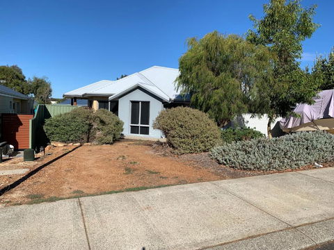 Sandalwood Guest Room - Accommodation Gladstone 0