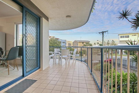 Sandalwood Unit 1 66 Lower Gay Tce - Accommodation Gladstone 2