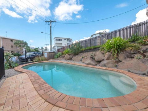Sandalwood Unit 1 66 Lower Gay Tce - Accommodation Gladstone 3