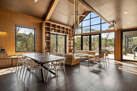 Sandbox House Luxury Architectural Retreat - Accommodation Gladstone 2