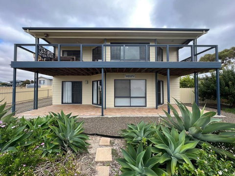 Sandcastle - A Esplanade Place, Stunning Views - Accommodation Gladstone 3