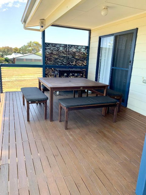Sandcastle - A Esplanade Place, Stunning Views - Accommodation Gladstone 2