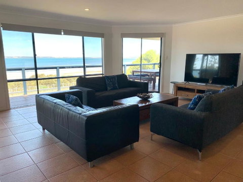 Sandcastle - A Esplanade Place, Stunning Views - Accommodation Gladstone 1