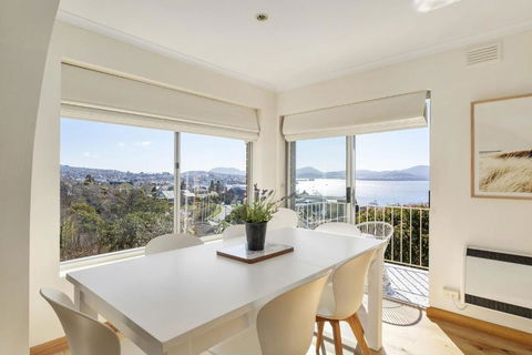 Sandcastle At Sandy Bay Perfect Location Views - Accommodation Gladstone 2