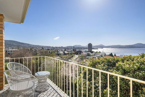 Sandcastle At Sandy Bay Perfect Location Views - Accommodation Gladstone 3