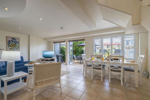 Sandcastles 4 -8 Ala Moana Way - Accommodation Gladstone 1