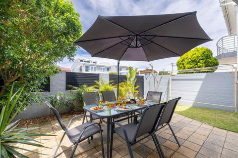 Sandcastles 4 -8 Ala Moana Way - Accommodation Gladstone 3