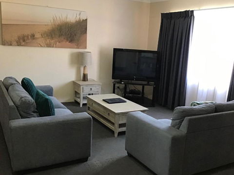 Sandcastles Holiday Apartments - Accommodation Gladstone 3