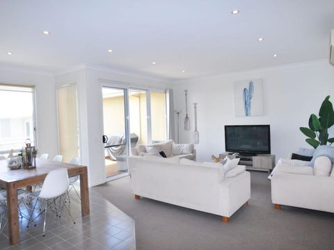Sandpiper 3 - Close To Town And Beach - Accommodation Gladstone 1