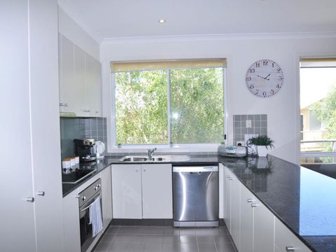 Sandpiper 3 - Close To Town And Beach - Accommodation Gladstone 3