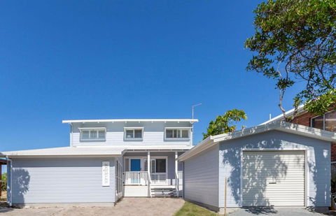 Sandpiper Beachfront House - Hastings Point - Accommodation Gladstone 1