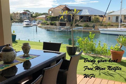 Sandpiper Island Tranquil Waterfront Views & Jetty - Accommodation Gladstone 0