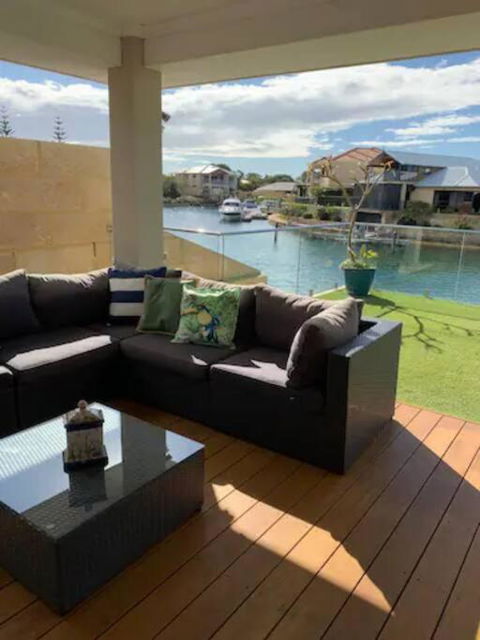 Sandpiper Island Tranquil Waterfront Views & Jetty - Accommodation Gladstone 2
