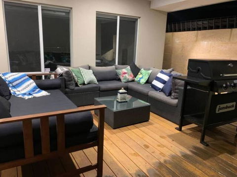 Sandpiper Island Tranquil Waterfront Views & Jetty - Accommodation Gladstone 3