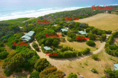Sandpiper Ocean Cottages - Accommodation Gladstone 0