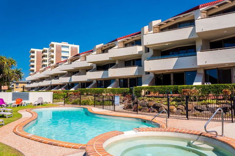 Sandrift Beachfront Apartments - Accommodation Gladstone 0
