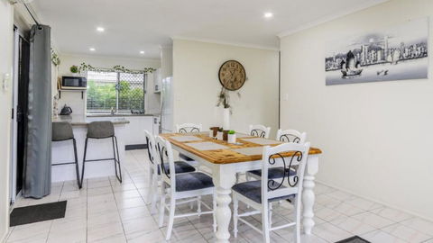 Sandstone Cove At Sandstone Point - Accommodation Gladstone 1